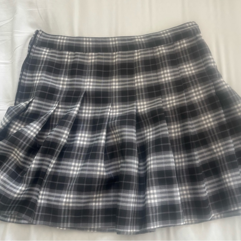 Love Tree Black and White Pleated Skater Mini Skirt